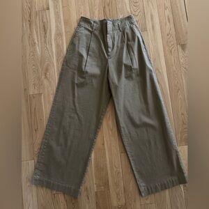 Uniqlo wide leg khaki pants. Size 4